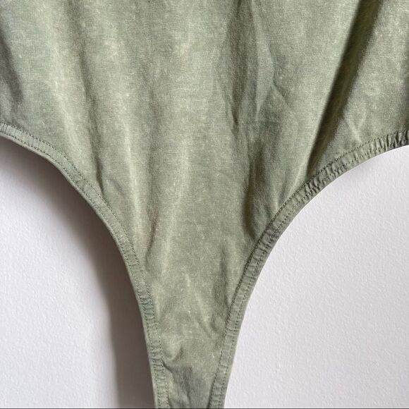 Missguided Green Acid Wash Cutout V Neck Bodysuit Size Medium - Picture 5 of 6